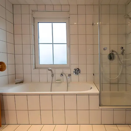 Taun Hoevt Gross Zicker