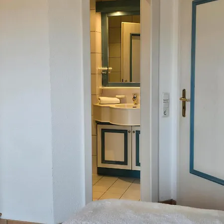 Taun Hoevt Gross Zicker